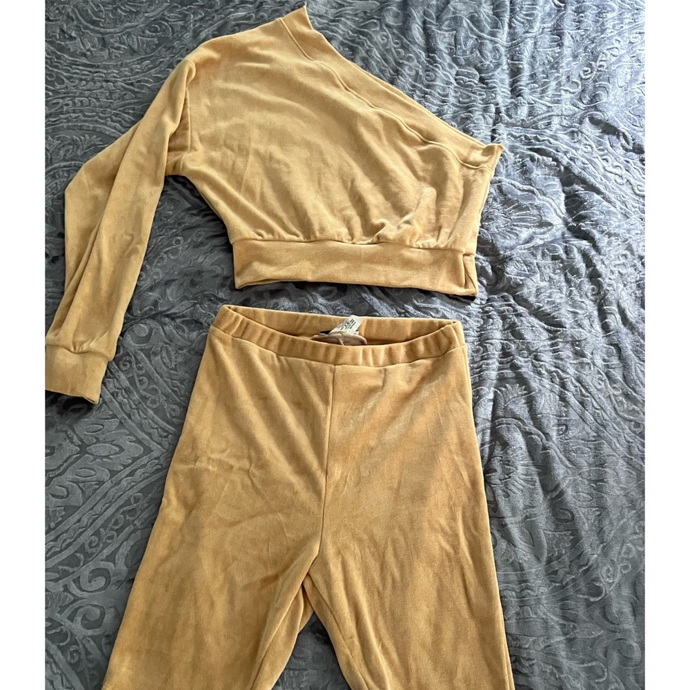 Brand new gold velour bike short set